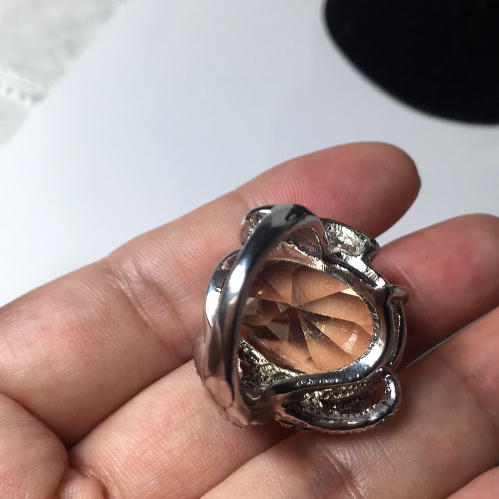 🖤HUGE💕CRYSTAL RING - Picture 8 of 10
